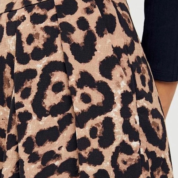 Hayden Los Angeles leopard pleated shorts. Sz M - Picture 5 of 5